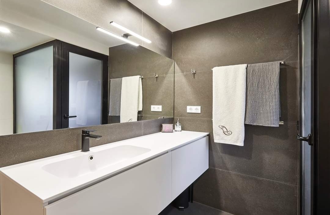 reforma de cuarto de baño. Reforma de casa integral Castelldefels, Reformas de baños en Vilanova