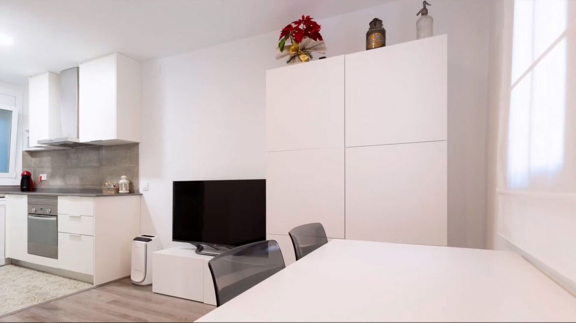 reformas integrales en Hospitalet -piso estudio - salón cocina comedor